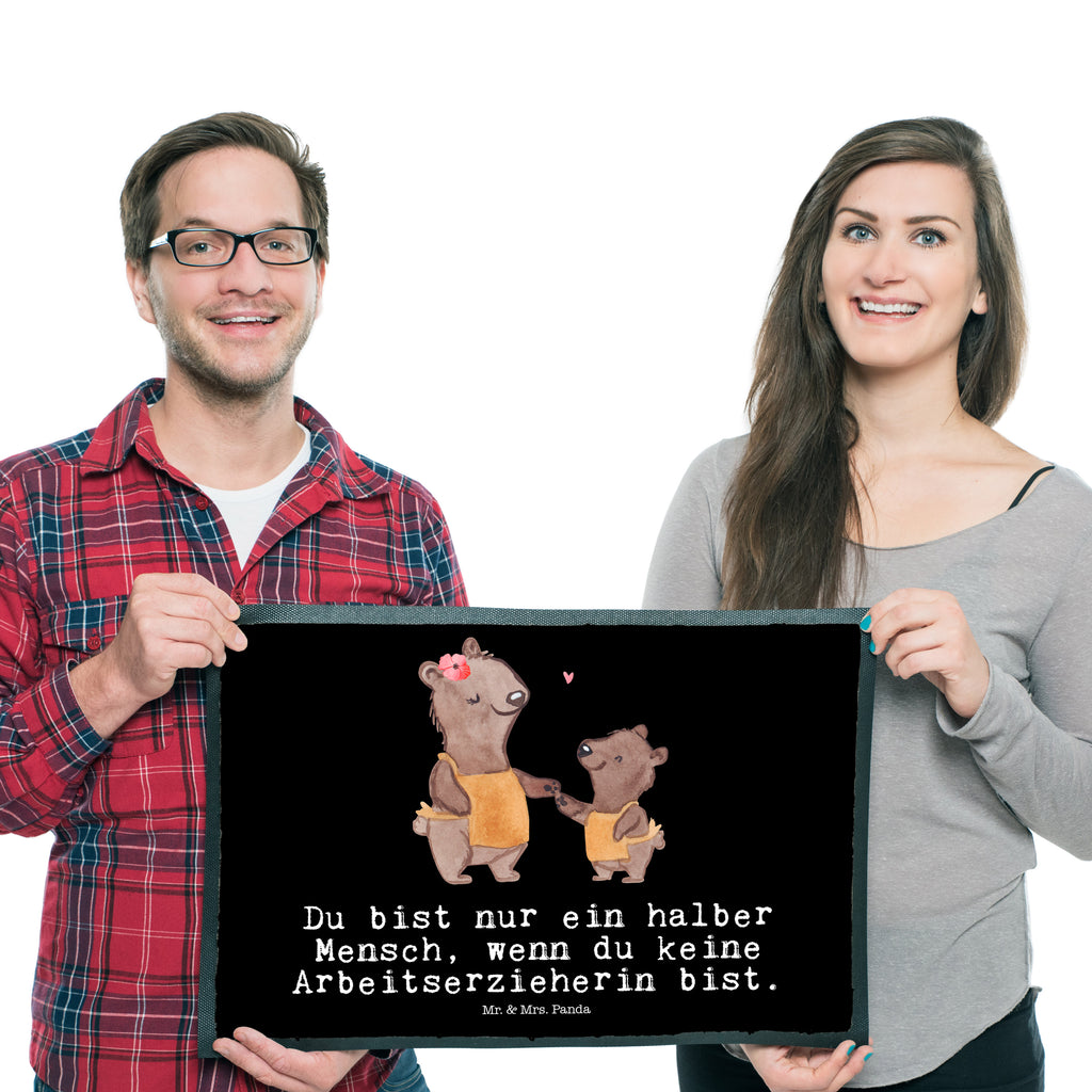 Fußmatte Arbeitserzieherin mit Herz Arbeitserzieherin, Arbeitspädagogin, Ausbildung, Studium,  Türvorleger, Schmutzmatte, Fußabtreter, Matte, Schmutzfänger, Fußabstreifer, Schmutzfangmatte, Türmatte, Motivfußmatte,  Haustürmatte, Vorleger  Beruf, Ausbildung, Jubiläum, Abschied, Rente, Kollege, Kollegin, Geschenk, Schenken, Arbeitskollege, Mitarbeiter, Firma, Danke, Dankeschön