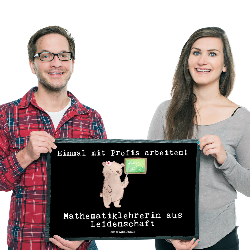 Fußmatte Mathematiklehrerin aus Leidenschaft Türvorleger, Schmutzmatte, Fußabtreter, Matte, Schmutzfänger, Fußabstreifer, Schmutzfangmatte, Türmatte, Motivfußmatte, Haustürmatte, Vorleger, Beruf, Ausbildung, Jubiläum, Abschied, Rente, Kollege, Kollegin, Geschenk, Schenken, Arbeitskollege, Mitarbeiter, Firma, Danke, Dankeschön, Mathematiklehrerin, Lehramtstudent, Referendariat, Mathelehrerin, Matheunterricht