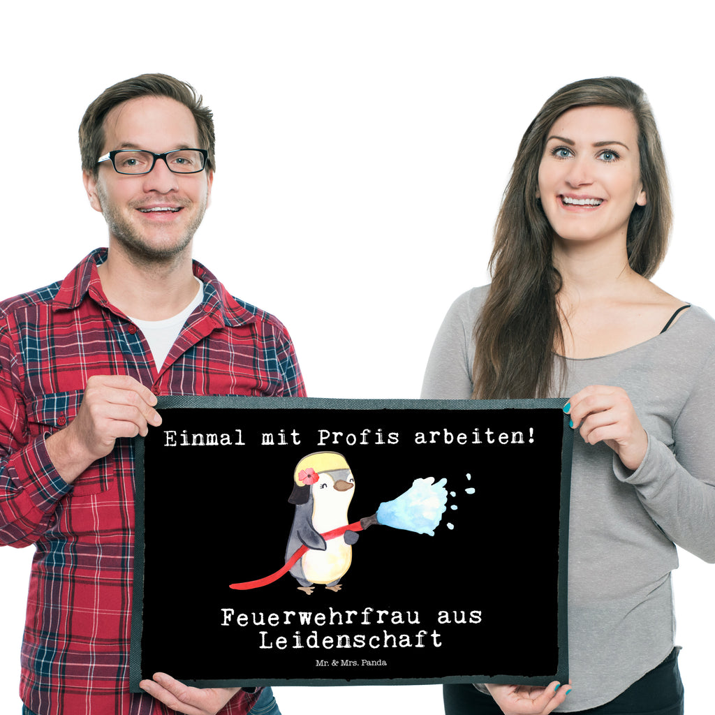Fußmatte Feuerwehrfrau aus Leidenschaft Feuerwehrfrau, Feuerwehrhauptfrau, Brandschutz,  Feuerwehr, Ausbildung,  freiwillige Feuerwehr,  Türvorleger, Schmutzmatte, Fußabtreter, Matte, Schmutzfänger, Fußabstreifer, Schmutzfangmatte, Türmatte, Motivfußmatte,  Haustürmatte, Vorleger  Beruf, Ausbildung, Jubiläum, Abschied, Rente, Kollege, Kollegin, Geschenk, Schenken, Arbeitskollege, Mitarbeiter, Firma, Danke, Dankeschön