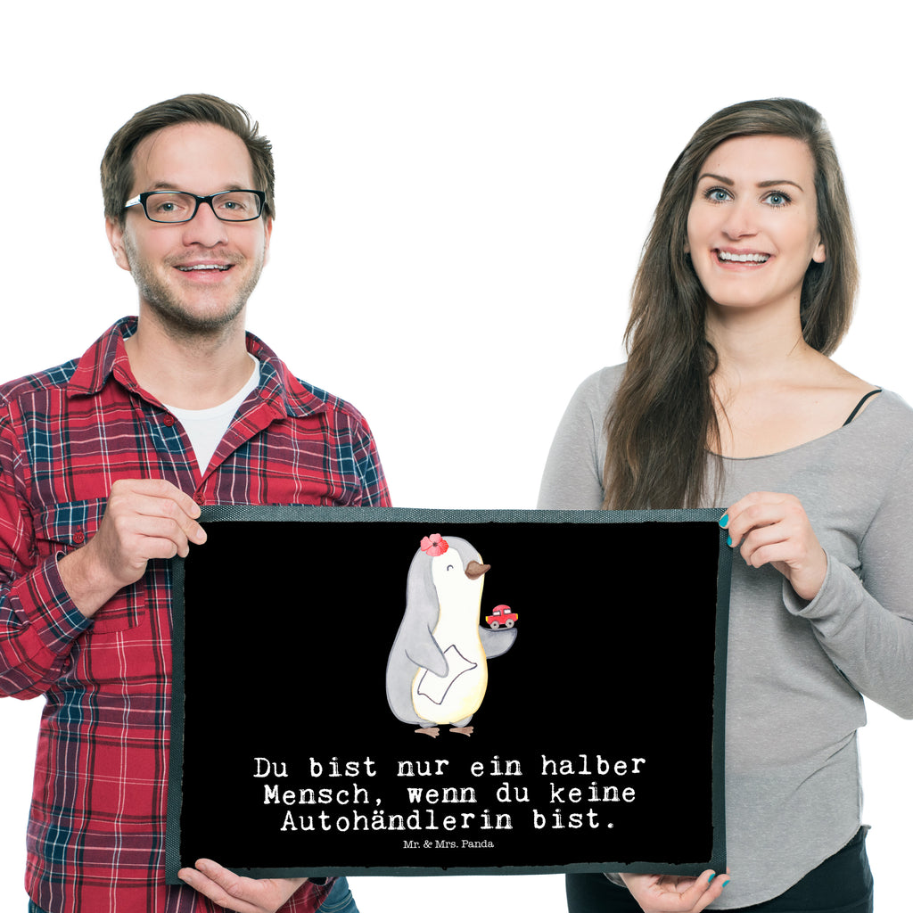 Fußmatte Autohändlerin mit Herz Autohändlerin, Eröffnung Autohaus, Autohandel, Gebrauchtwagenhändlerin, Autoverkäuferin,   Türvorleger, Schmutzmatte, Fußabtreter, Matte, Schmutzfänger, Fußabstreifer, Schmutzfangmatte, Türmatte, Motivfußmatte,  Haustürmatte, Vorleger  Beruf, Ausbildung, Jubiläum, Abschied, Rente, Kollege, Kollegin, Geschenk, Schenken, Arbeitskollege, Mitarbeiter, Firma, Danke, Dankeschön