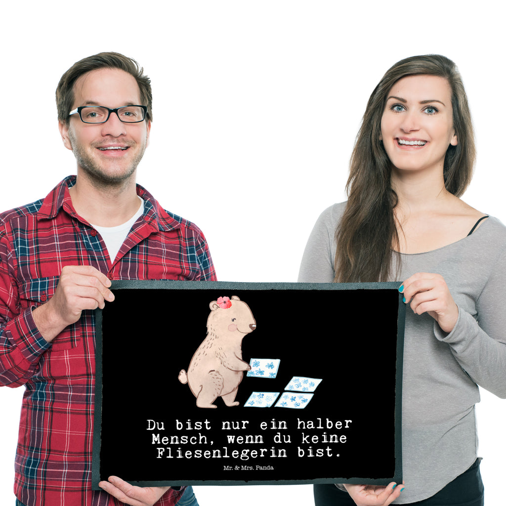 Fußmatte Fliesenlegerin mit Herz Fliesenlegerin, Gesellenprüfung, Fliesenlegermeisterin, Fliesenlegerbetrieb, Fliesenfachhandel,  Handwerk Türvorleger, Schmutzmatte, Fußabtreter, Matte, Schmutzfänger, Fußabstreifer, Schmutzfangmatte, Türmatte, Motivfußmatte,  Haustürmatte, Vorleger  Beruf, Ausbildung, Jubiläum, Abschied, Rente, Kollege, Kollegin, Geschenk, Schenken, Arbeitskollege, Mitarbeiter, Firma, Danke, Dankeschön