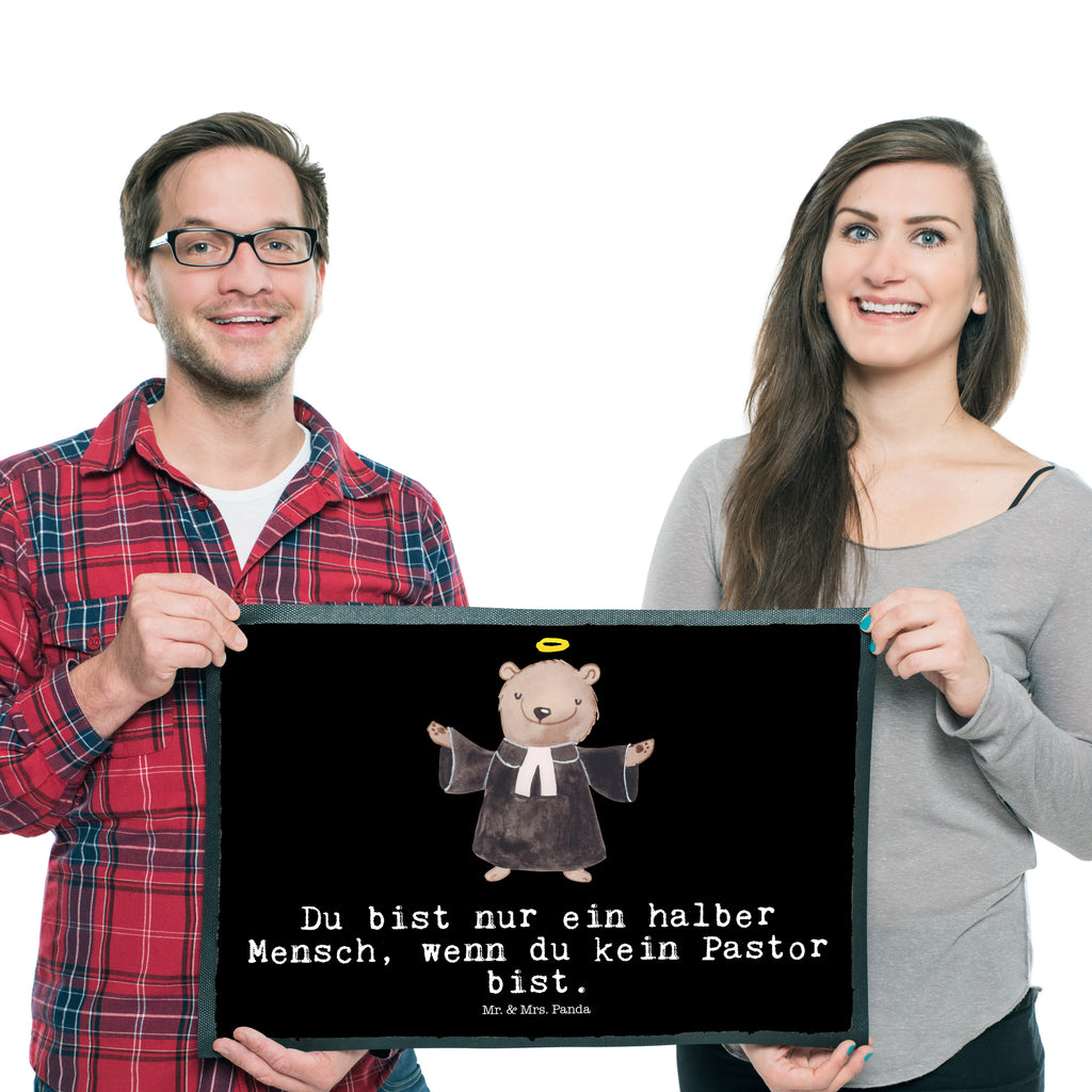 Fußmatte Pastor mit Herz Pastor, Diener Gottes
Geistlicher, Pfarrer, Prediger
Priester, Theologe, Kirche, Türvorleger, Schmutzmatte, Fußabtreter, Matte, Schmutzfänger, Fußabstreifer, Schmutzfangmatte, Türmatte, Motivfußmatte,  Haustürmatte, Vorleger  Beruf, Ausbildung, Jubiläum, Abschied, Rente, Kollege, Kollegin, Geschenk, Schenken, Arbeitskollege, Mitarbeiter, Firma, Danke, Dankeschön