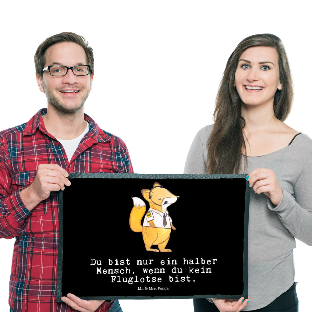 Fußmatte Fluglotse mit Herz Fluglotse, Flugverkehrsleiter, Luftfahrtpersonal, Ausbildung, Flugsicherung,  Türvorleger, Schmutzmatte, Fußabtreter, Matte, Schmutzfänger, Fußabstreifer, Schmutzfangmatte, Türmatte, Motivfußmatte,  Haustürmatte, Vorleger  Beruf, Ausbildung, Jubiläum, Abschied, Rente, Kollege, Kollegin, Geschenk, Schenken, Arbeitskollege, Mitarbeiter, Firma, Danke, Dankeschön