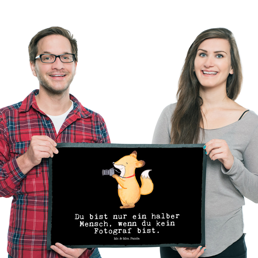 Fußmatte Fotograf mit Herz Fotograf, Fotoreporter, Hobbyfotograf, Hochzeitsfotograf, Ausbildung, Fotografie, Profi Fotograf Türvorleger, Schmutzmatte, Fußabtreter, Matte, Schmutzfänger, Fußabstreifer, Schmutzfangmatte, Türmatte, Motivfußmatte,  Haustürmatte, Vorleger  Beruf, Ausbildung, Jubiläum, Abschied, Rente, Kollege, Kollegin, Geschenk, Schenken, Arbeitskollege, Mitarbeiter, Firma, Danke, Dankeschön