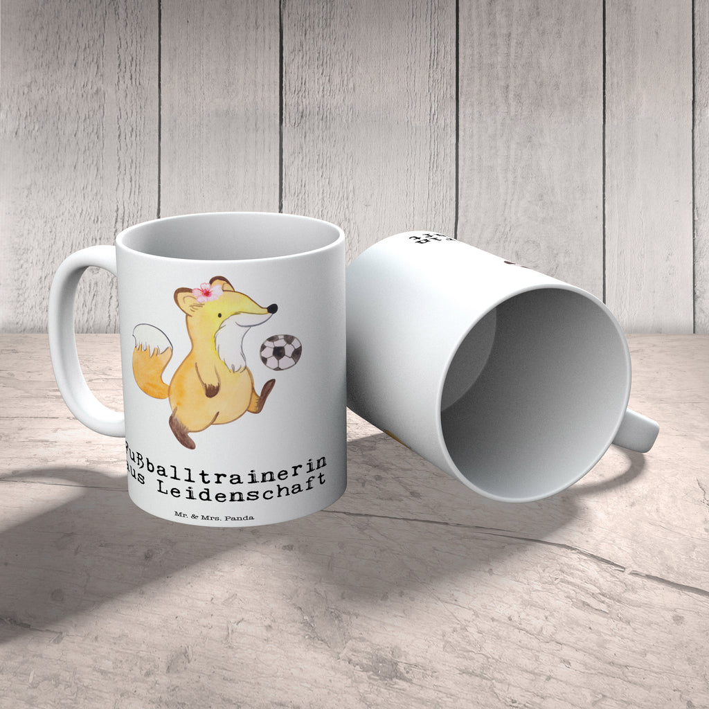 Tasse Fußballtrainerin aus Leidenschaft Fußballtrainerin, Fußballspiel, Glücksbringer, Verein Fußball,  Becher, Kaffeetasse, Kaffeebecher, Tee, Frühstück, Büro  Beruf, Ausbildung, Jubiläum, Abschied, Rente, Kollege, Kollegin, Geschenk, Schenken, Arbeitskollege, Mitarbeiter, Firma, Danke, Dankeschön