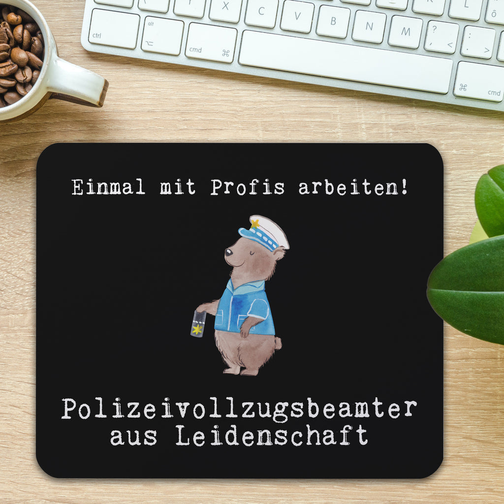 Mauspad Polizeivollzugsbeamter aus Leidenschaft Mousepad, Computer zubehör, Büroausstattung, PC Zubehör, Arbeitszimmer, Mauspad, Einzigartiges Mauspad, Designer Mauspad, Beruf, Ausbildung, Jubiläum, Abschied, Rente, Kollege, Kollegin, Geschenk, Schenken, Arbeitskollege, Mitarbeiter, Firma, Danke, Dankeschön, Polizeivollzugsbeamter, Polizist, Polizei