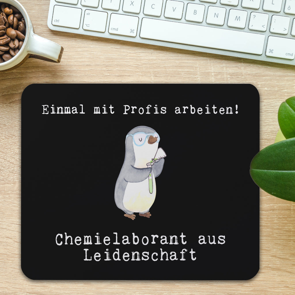 Mauspad Chemielaborant aus Leidenschaft Mousepad, Computer zubehör, Büroausstattung, PC Zubehör, Arbeitszimmer, Mauspad, Einzigartiges Mauspad, Designer Mauspad, Beruf, Ausbildung, Jubiläum, Abschied, Rente, Kollege, Kollegin, Geschenk, Schenken, Arbeitskollege, Mitarbeiter, Firma, Danke, Dankeschön, Chemiker, Chemielaborant, Naturwissenschaftler, Labor, Studium, Forschung, Wissenschaftler