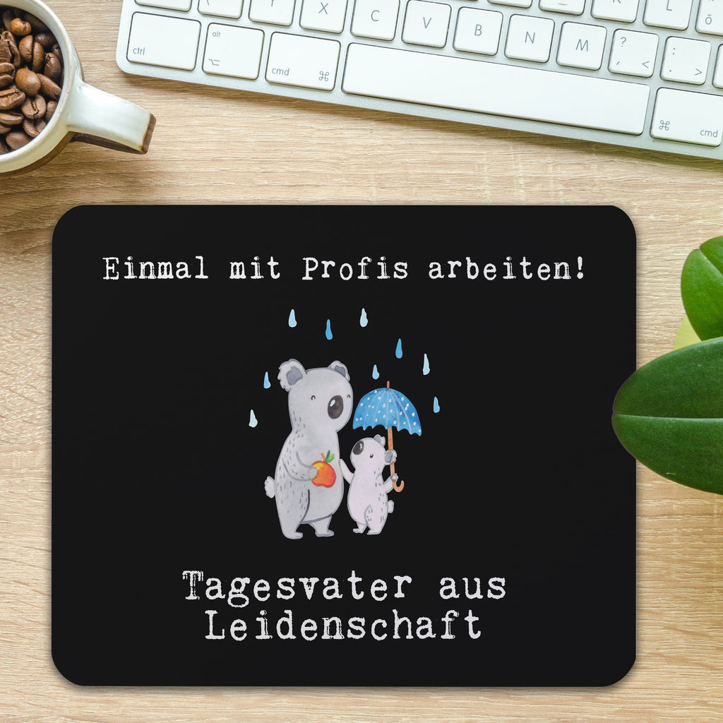 Mauspad Tagesvater aus Leidenschaft Mousepad, Computer zubehör, Büroausstattung, PC Zubehör, Arbeitszimmer, Mauspad, Einzigartiges Mauspad, Designer Mauspad, Beruf, Ausbildung, Jubiläum, Abschied, Rente, Kollege, Kollegin, Geschenk, Schenken, Arbeitskollege, Mitarbeiter, Firma, Danke, Dankeschön