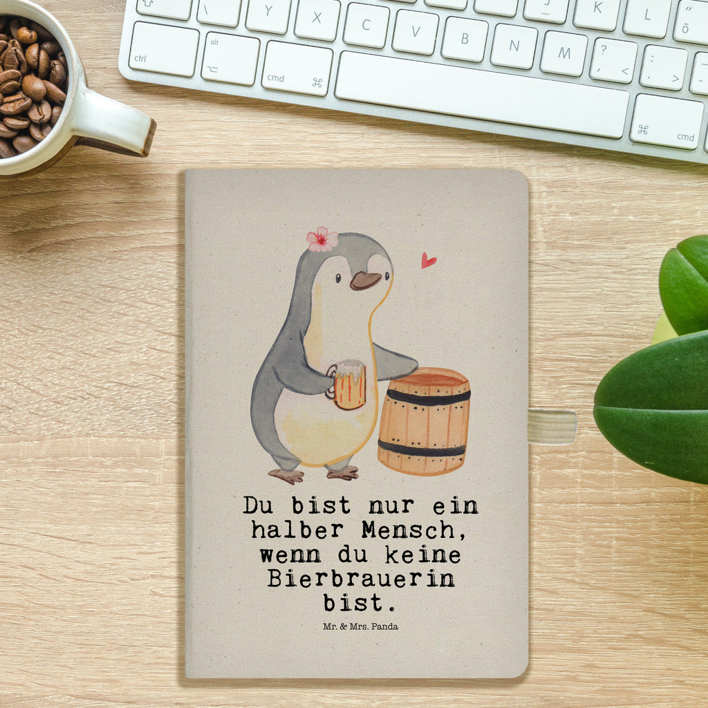 DIN A5 Baumwoll Notizbuch Bierbrauerin mit Herz Notizen, Eintragebuch, Tagebuch, Notizblock, Adressbuch, Journal, Kladde, Skizzenbuch, Notizheft, Schreibbuch, Schreibheft, Beruf, Ausbildung, Jubiläum, Abschied, Rente, Kollege, Kollegin, Geschenk, Schenken, Arbeitskollege, Mitarbeiter, Firma, Danke, Dankeschön, Bierbrauerin, Biertrinkerin, Bierkennerin, Biergeschenk, Hobbybrauen, Heimbrauen, Selbstbrauen, Bierliebe, Bierfass