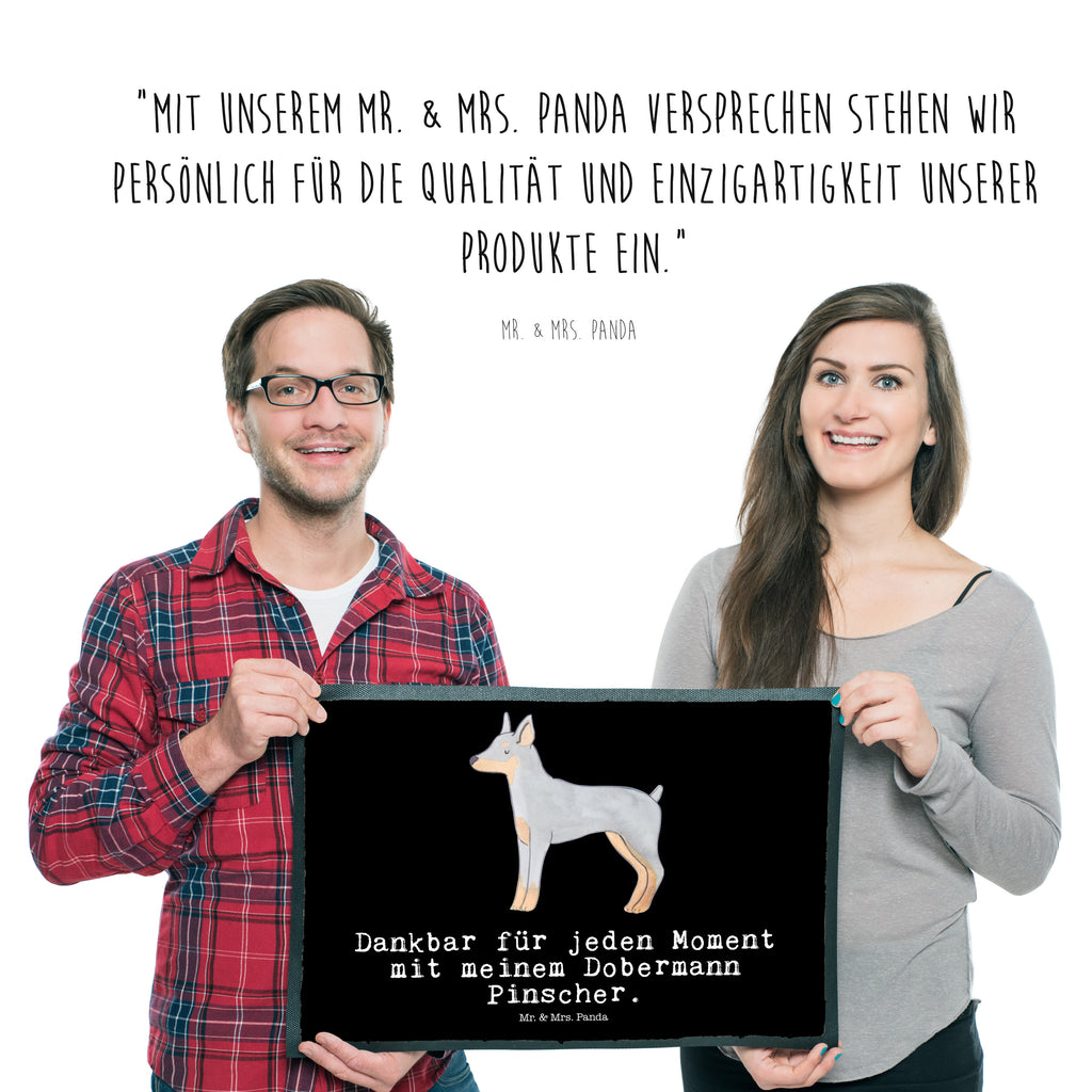 Fußmatte Dobermann Pinscher Moment Dobermann Pinscher Türvorleger, Schmutzmatte, Fußabtreter, Matte, Schmutzfänger, Fußabstreifer, Schmutzfangmatte, Türmatte, Motivfußmatte,  Haustürmatte, Vorleger  Hund, Hunderasse, Rassehund, Hundebesitzer, Geschenk, Tierfreund, Schenken, Welpe