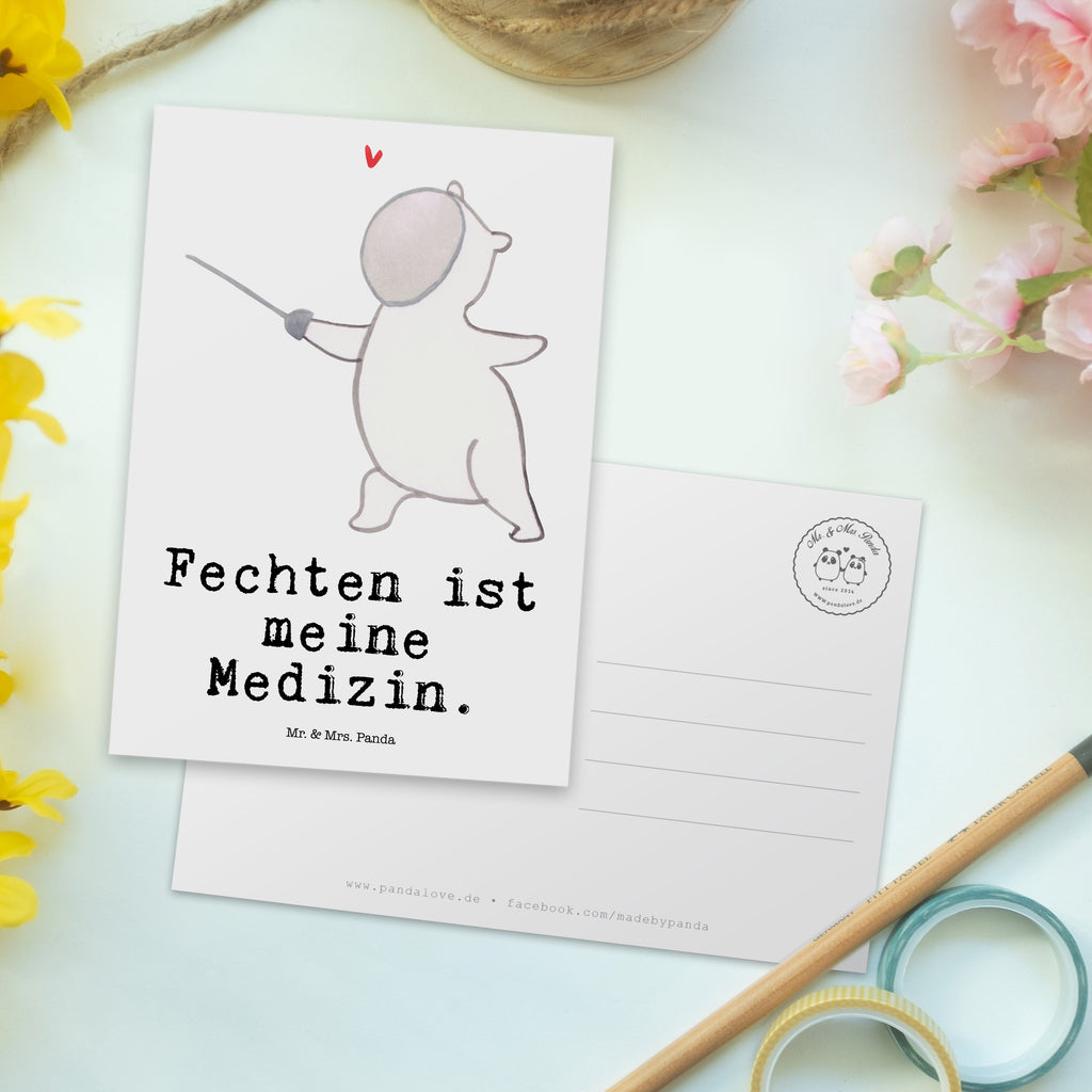 Postkarte Panda Fechten Medizin Geschenkkarte, Grußkarte, Karte, Einladung, Ansichtskarte, Geburtstagskarte, Einladungskarte, Dankeskarte, Geschenk, Sport, Sportart, Hobby, Schenken, Danke, Dankeschön, Auszeichnung, Gewinn, Sportler, Fechten, Fechter Bund, Fecht Verein, Fecht Club
