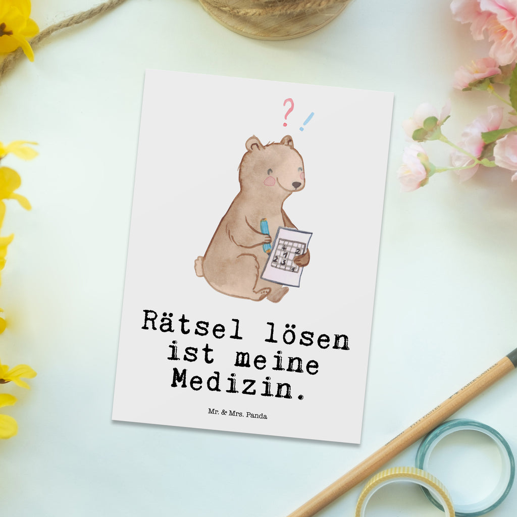 Postkarte Bär Rätsel lösen Medizin Geschenkkarte, Grußkarte, Karte, Einladung, Ansichtskarte, Geburtstagskarte, Einladungskarte, Dankeskarte, Geschenk, Sport, Sportart, Hobby, Schenken, Danke, Dankeschön, Auszeichnung, Gewinn, Sportler, Rätsel lösen, Kreuzworträtsel lösen, Knobeln, Gedächtnistraining, Gedächtnissport
