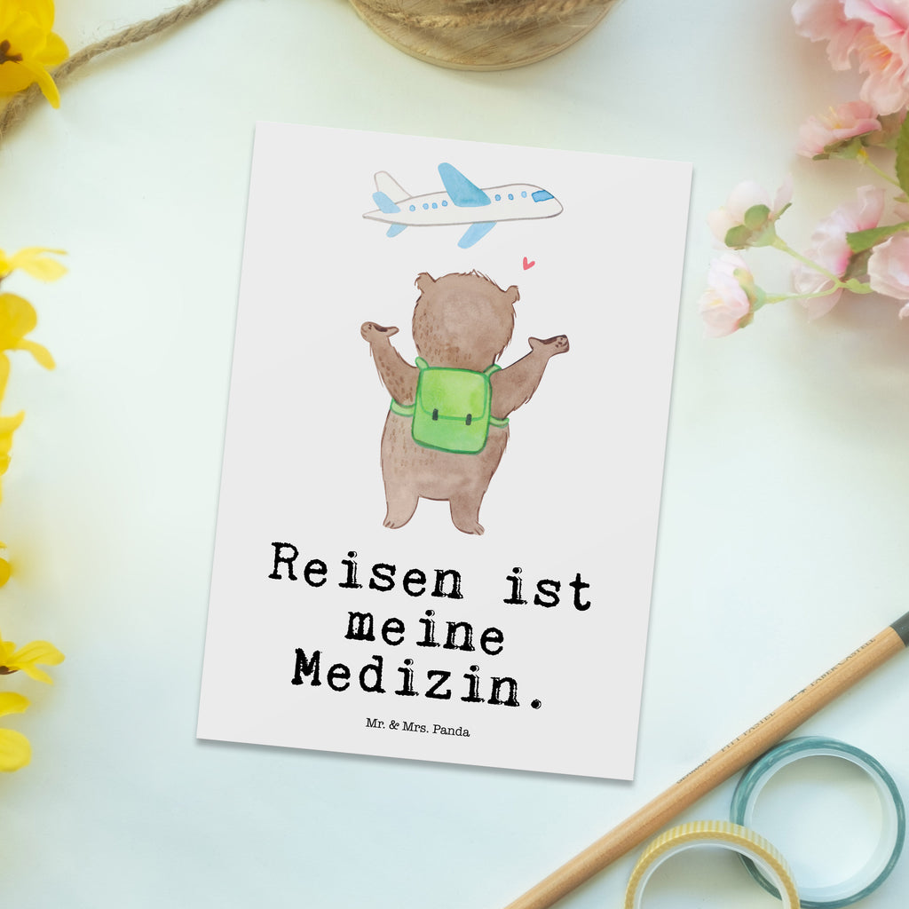 Postkarte Bär Reisen Medizin Geschenkkarte, Grußkarte, Karte, Einladung, Ansichtskarte, Geburtstagskarte, Einladungskarte, Dankeskarte, Geschenk, Sport, Sportart, Hobby, Schenken, Danke, Dankeschön, Auszeichnung, Gewinn, Sportler, Reisen, Weltreise, Urlaub, Urlaube, Auslandsjahr, Austauschjahr, Schüleraustausch, Reisegruppe, Reiseveranstalter, Reisebüro