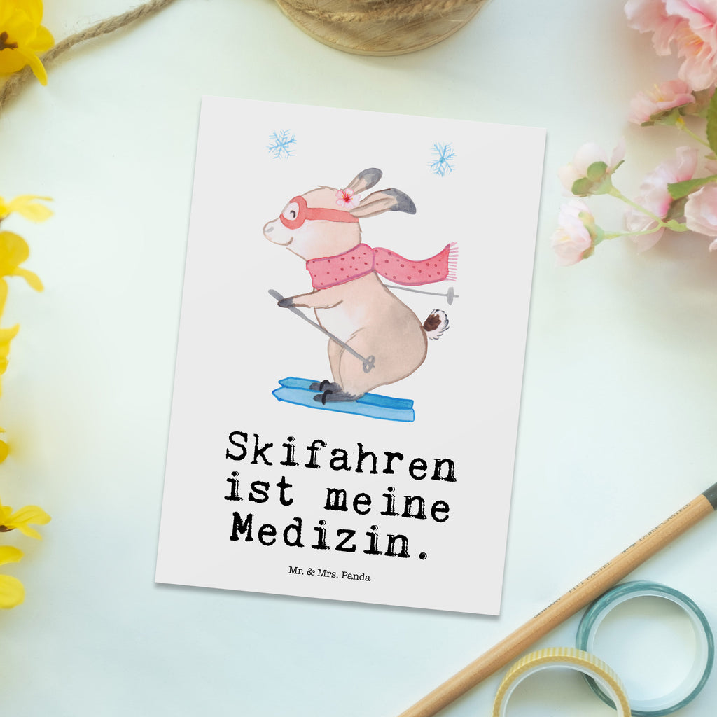 Postkarte Bär Skifahren Medizin Geschenkkarte, Grußkarte, Karte, Einladung, Ansichtskarte, Geburtstagskarte, Einladungskarte, Dankeskarte, Geschenk, Sport, Sportart, Hobby, Schenken, Danke, Dankeschön, Auszeichnung, Gewinn, Sportler, Ski fahren, Skifahren, Skisport, Skiwettbewerb, Skirennen
