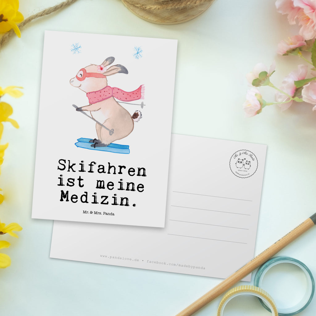 Postkarte Bär Skifahren Medizin Geschenkkarte, Grußkarte, Karte, Einladung, Ansichtskarte, Geburtstagskarte, Einladungskarte, Dankeskarte, Geschenk, Sport, Sportart, Hobby, Schenken, Danke, Dankeschön, Auszeichnung, Gewinn, Sportler, Ski fahren, Skifahren, Skisport, Skiwettbewerb, Skirennen