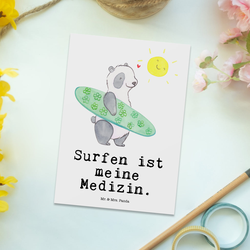 Postkarte Panda Surfen Medizin Geschenkkarte, Grußkarte, Karte, Einladung, Ansichtskarte, Geburtstagskarte, Einladungskarte, Dankeskarte, Geschenk, Sport, Sportart, Hobby, Schenken, Danke, Dankeschön, Auszeichnung, Gewinn, Sportler, Wellenreiten, Surfen, Surfschule, Surfen Erholung