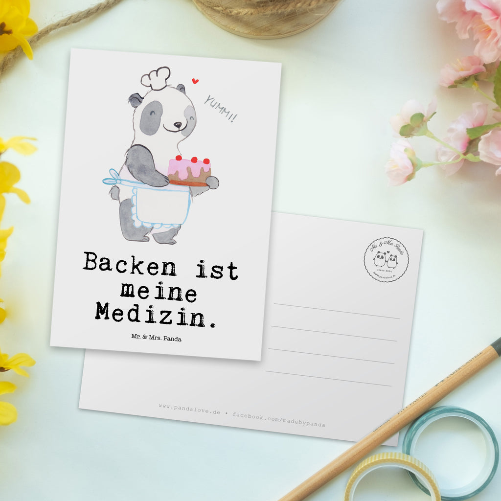 Postkarte Panda Backen Medizin Geschenkkarte, Grußkarte, Karte, Einladung, Ansichtskarte, Geburtstagskarte, Einladungskarte, Dankeskarte, Geschenk, Sport, Sportart, Hobby, Schenken, Danke, Dankeschön, Auszeichnung, Gewinn, Sportler, backen, Hobbybäcker, Kuchen backen