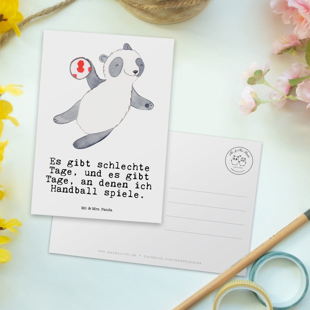 Postkarte Panda Handball spielen Tage Geschenkkarte, Grußkarte, Karte, Einladung, Ansichtskarte, Geburtstagskarte, Einladungskarte, Dankeskarte, Geschenk, Sport, Sportart, Hobby, Schenken, Danke, Dankeschön, Auszeichnung, Gewinn, Sportler, Handball spielen, Handball Turnier, Handball Club, Handball Verein