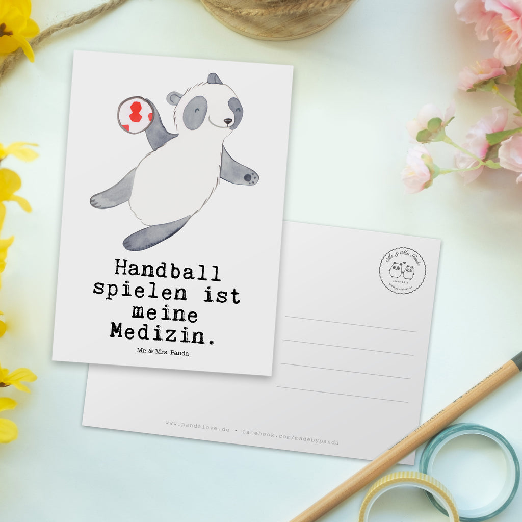 Postkarte Panda Handball spielen Medizin Geschenkkarte, Grußkarte, Karte, Einladung, Ansichtskarte, Geburtstagskarte, Einladungskarte, Dankeskarte, Geschenk, Sport, Sportart, Hobby, Schenken, Danke, Dankeschön, Auszeichnung, Gewinn, Sportler, Handball spielen, Handball Turnier, Handball Club, Handball Verein