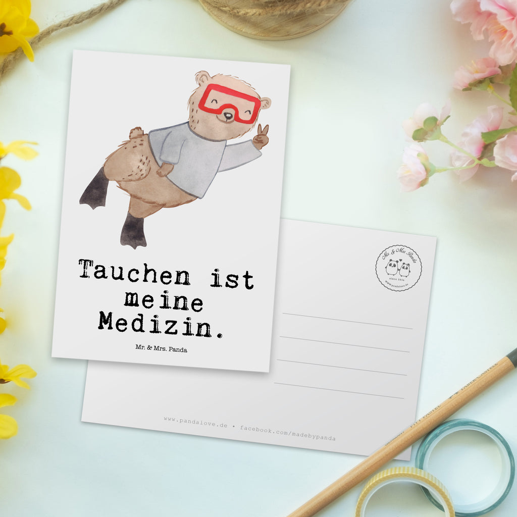 Postkarte Bär Tauchen Medizin Geschenkkarte, Grußkarte, Karte, Einladung, Ansichtskarte, Geburtstagskarte, Einladungskarte, Dankeskarte, Geschenk, Sport, Sportart, Hobby, Schenken, Danke, Dankeschön, Auszeichnung, Gewinn, Sportler, Tauchen, schnorcheln, Tauchgang, Tauchschule, Diving, Dive, Unterwasserabenteuer, Tauchsport, Tiefseetauchen, Tauchausflug, Tauchsafari