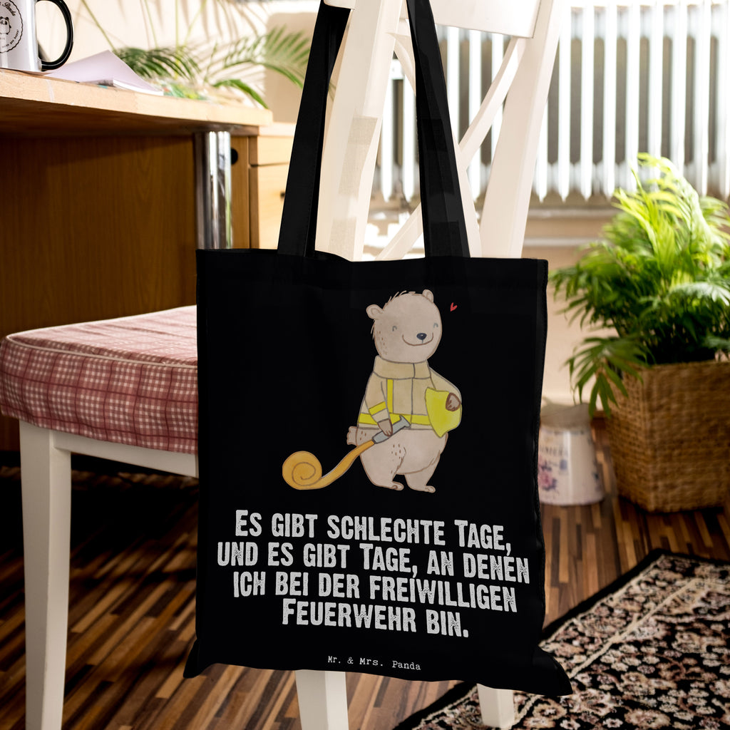 Tragetasche Bär Freiwillige Feuerwehr Tage Beuteltasche, Beutel, Einkaufstasche, Jutebeutel, Stoffbeutel, Geschenk, Sport, Sportart, Hobby, Schenken, Danke, Dankeschön, Auszeichnung, Gewinn, Sportler, Freiwillige Feuerwehr, Feuerwehrfest, Jugendfeuerwehr, Feuerwehrdienst, Feuerwehrmannschaft, Feuerwehr-Spruch, Feuerwehreinsatz, Feuerwehr-Ehrung, Tage bei der Feuerwehr