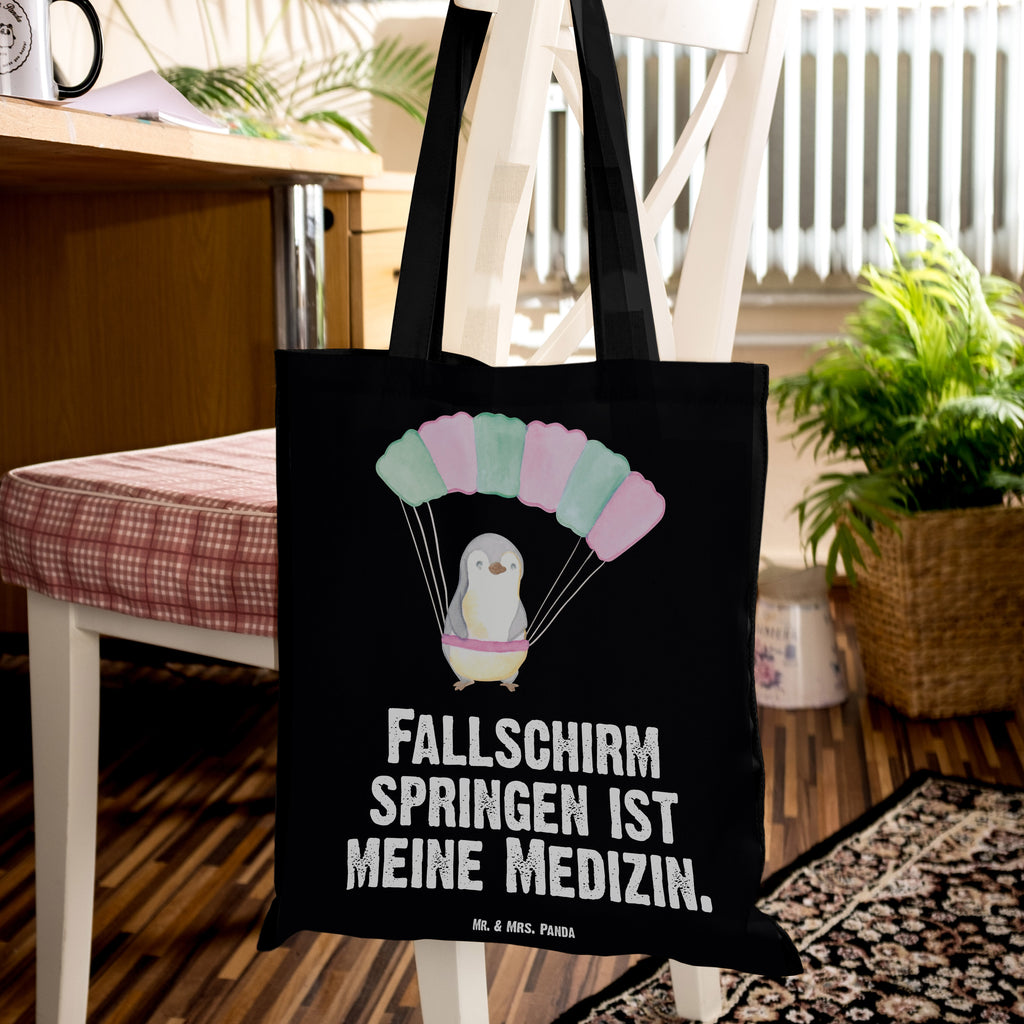 Tragetasche Pinguin Fallschirm springen Medizin Beuteltasche, Beutel, Einkaufstasche, Jutebeutel, Stoffbeutel, Geschenk, Sport, Sportart, Hobby, Schenken, Danke, Dankeschön, Auszeichnung, Gewinn, Sportler, Fallschirmspringen, Skydive, Fallschirmsprung, Tandemsprung, Fallschirmflug, Freifall, Erlebnisgeschenk, Adrenalinkick, Extreme Sport, Luftakrobatik, Adrenalinrausch, Parachute Jumping