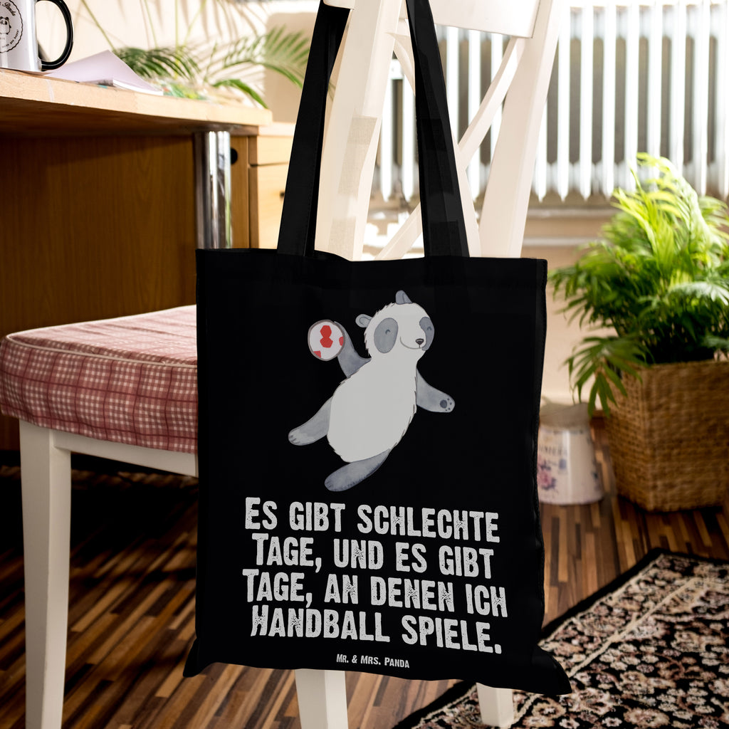 Tragetasche Panda Handball spielen Tage Beuteltasche, Beutel, Einkaufstasche, Jutebeutel, Stoffbeutel, Geschenk, Sport, Sportart, Hobby, Schenken, Danke, Dankeschön, Auszeichnung, Gewinn, Sportler, Handball spielen, Handball Turnier, Handball Club, Handball Verein