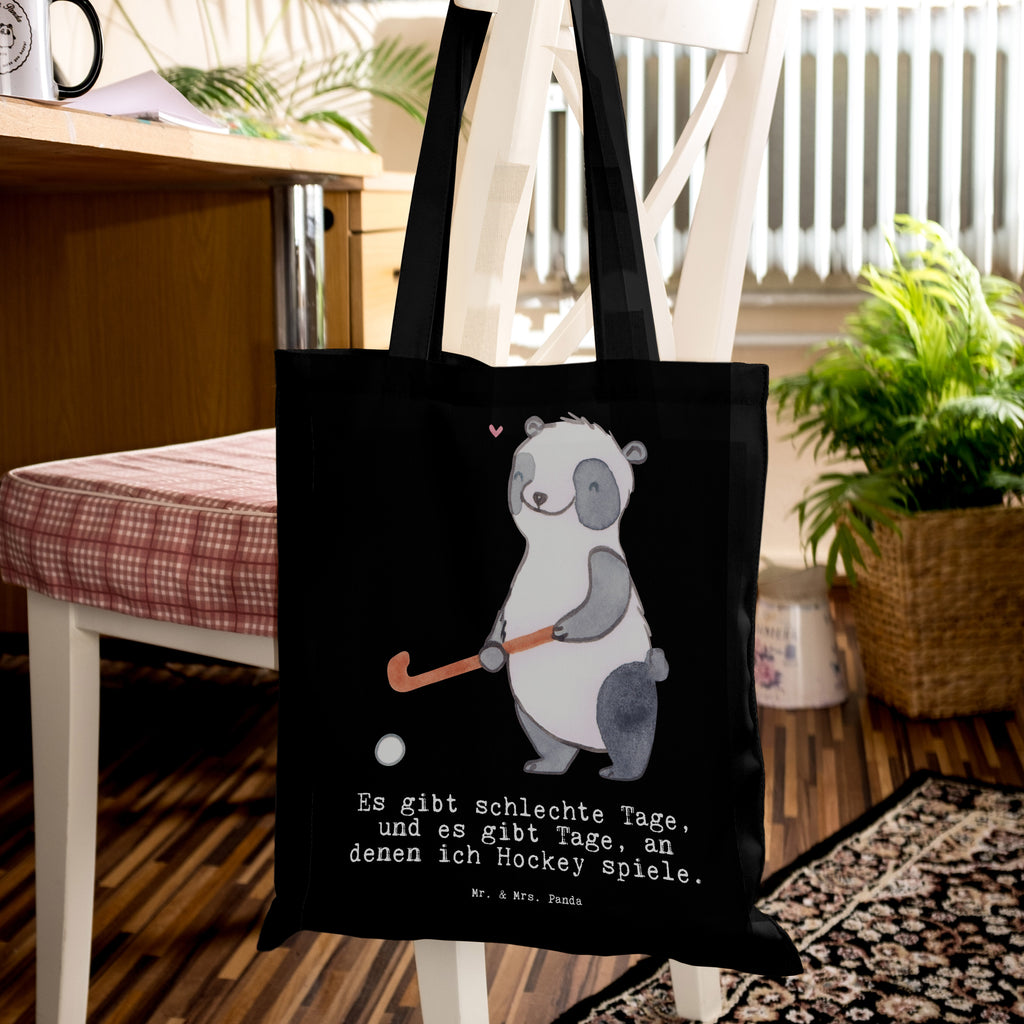 Tragetasche Panda Hockey spielen Tage Beuteltasche, Beutel, Einkaufstasche, Jutebeutel, Stoffbeutel, Geschenk, Sport, Sportart, Hobby, Schenken, Danke, Dankeschön, Auszeichnung, Gewinn, Sportler, Hockey spielen, Feldhockey, Hockeyschläger, Hockey Verein