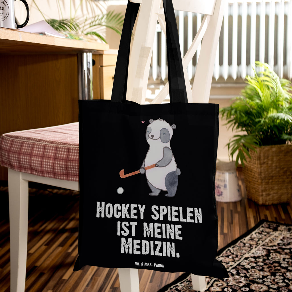 Tragetasche Panda Hockey spielen Medizin Beuteltasche, Beutel, Einkaufstasche, Jutebeutel, Stoffbeutel, Geschenk, Sport, Sportart, Hobby, Schenken, Danke, Dankeschön, Auszeichnung, Gewinn, Sportler, Hockey spielen, Feldhockey, Hockeyschläger, Hockey Verein