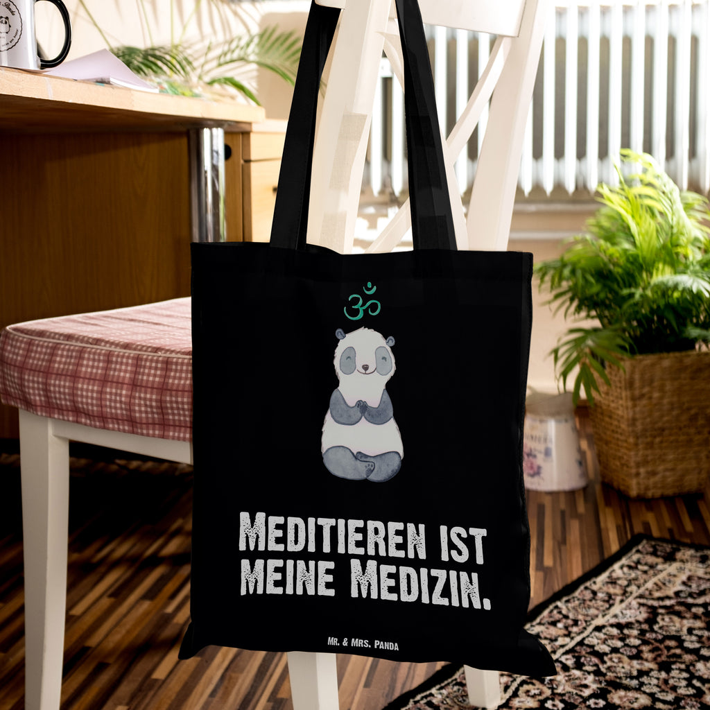 Tragetasche Panda Meditieren Medizin Beuteltasche, Beutel, Einkaufstasche, Jutebeutel, Stoffbeutel, Geschenk, Sport, Sportart, Hobby, Schenken, Danke, Dankeschön, Auszeichnung, Gewinn, Sportler, Meditieren, Meditation, Meditationskurs
