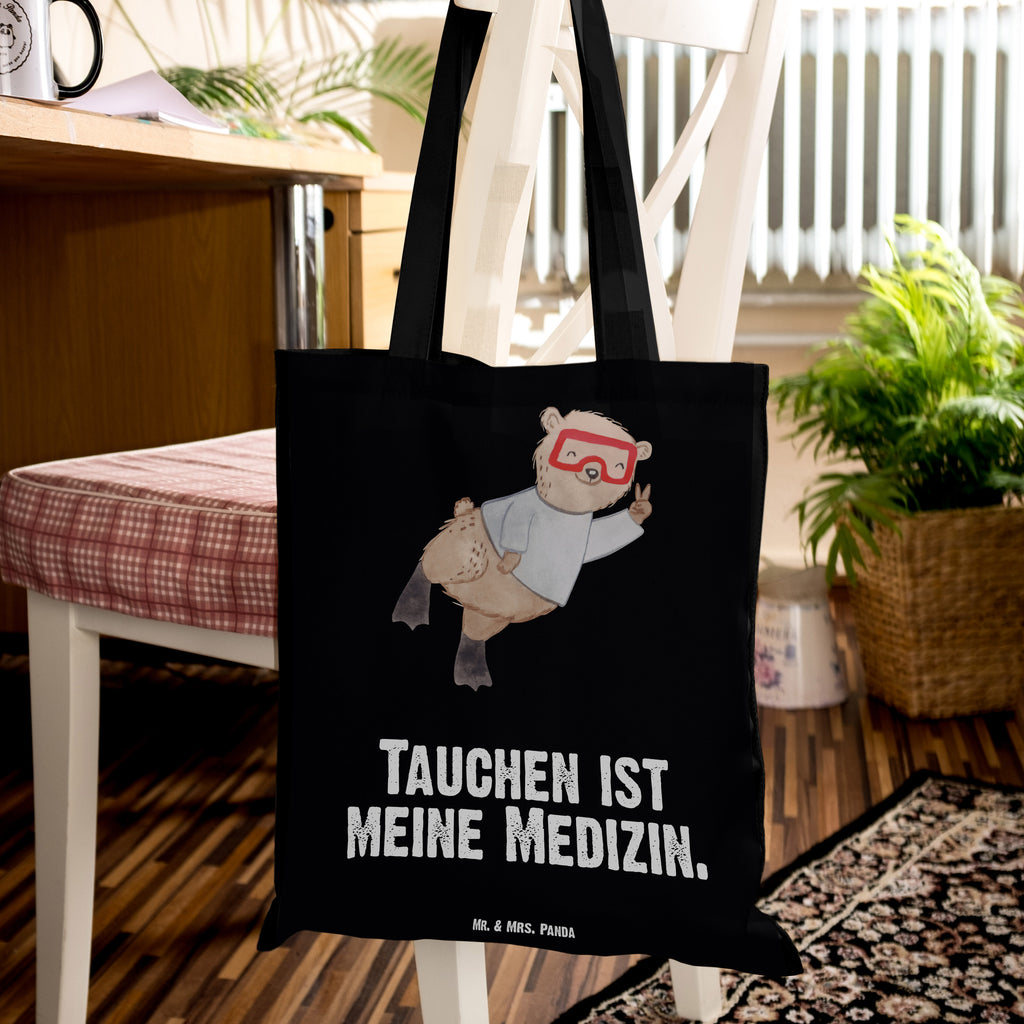 Tragetasche Bär Tauchen Medizin Beuteltasche, Beutel, Einkaufstasche, Jutebeutel, Stoffbeutel, Geschenk, Sport, Sportart, Hobby, Schenken, Danke, Dankeschön, Auszeichnung, Gewinn, Sportler, Tauchen, schnorcheln, Tauchgang, Tauchschule, Diving, Dive, Unterwasserabenteuer, Tauchsport, Tiefseetauchen, Tauchausflug, Tauchsafari