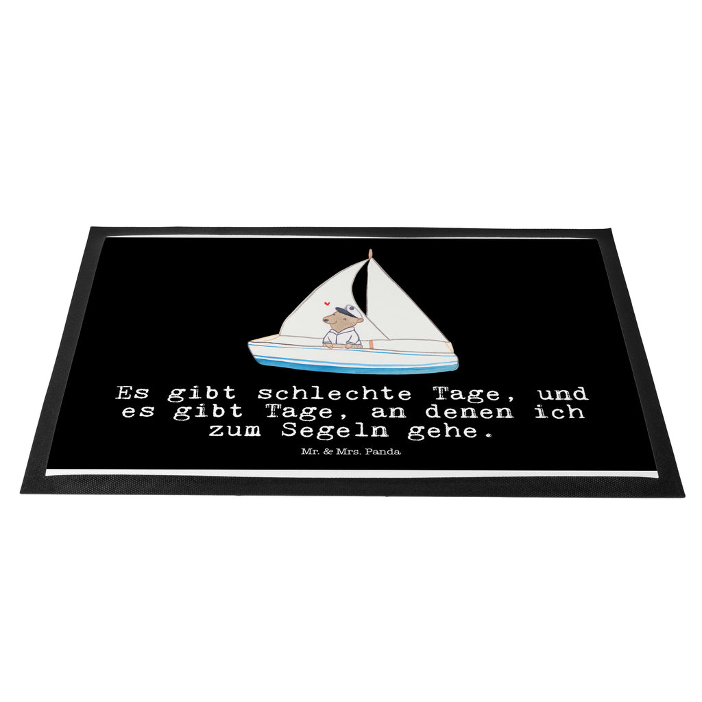 Fußmatte Bär Segeln Tage Türvorleger, Schmutzmatte, Fußabtreter, Matte, Schmutzfänger, Fußabstreifer, Schmutzfangmatte, Türmatte, Motivfußmatte, Haustürmatte, Vorleger, Geschenk, Sport, Sportart, Hobby, Schenken, Danke, Dankeschön, Auszeichnung, Gewinn, Sportler, segeln, Segeltörn, Segelboot, Segelschule, Yachtclub