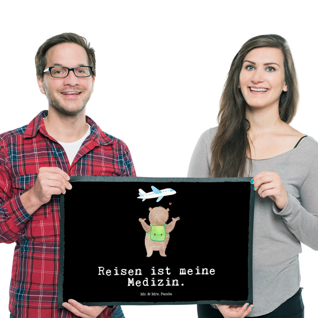 Fußmatte Bär Reisen Medizin Reisen, Weltreise, Urlaub, Urlaube, Auslandsjahr, Austauschjahr, Schüleraustausch, Reisegruppe, Reiseveranstalter, Reisebüro Türvorleger, Schmutzmatte, Fußabtreter, Matte, Schmutzfänger, Fußabstreifer, Schmutzfangmatte, Türmatte, Motivfußmatte,  Haustürmatte, Vorleger  Geschenk, Sport, Sportart, Hobby, Schenken, Danke, Dankeschön, Auszeichnung, Gewinn, Sportler