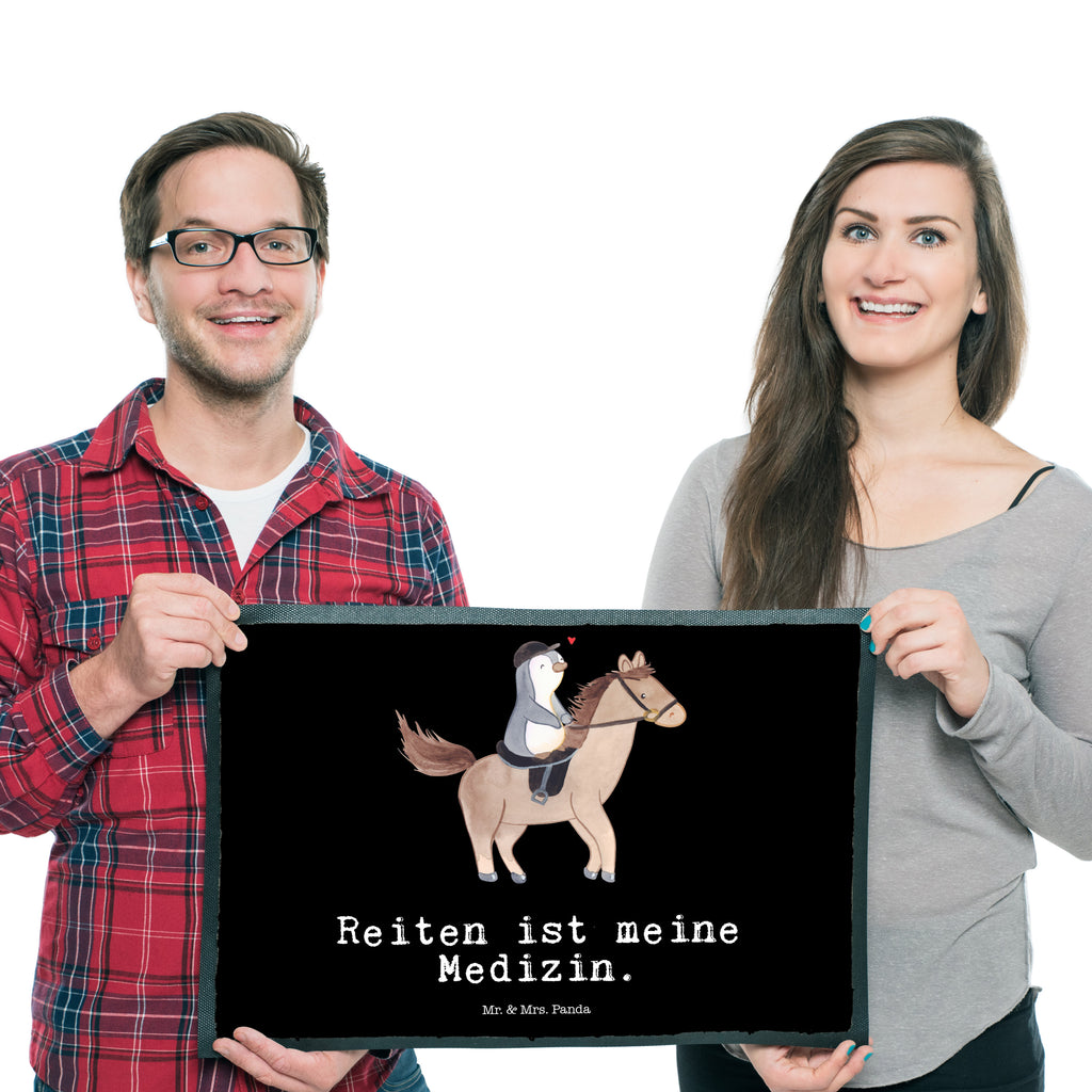 Fußmatte Pferd Reiten Medizin Türvorleger, Schmutzmatte, Fußabtreter, Matte, Schmutzfänger, Fußabstreifer, Schmutzfangmatte, Türmatte, Motivfußmatte, Haustürmatte, Vorleger, Geschenk, Sport, Sportart, Hobby, Schenken, Danke, Dankeschön, Auszeichnung, Gewinn, Sportler, Reiten, Reitsport, Reitverein, Reitstall, Pferde, Pferdereiten, Reittherapie, Therapeutisches Reiten, Reiter Therapie, Pferdereiten als Medizin