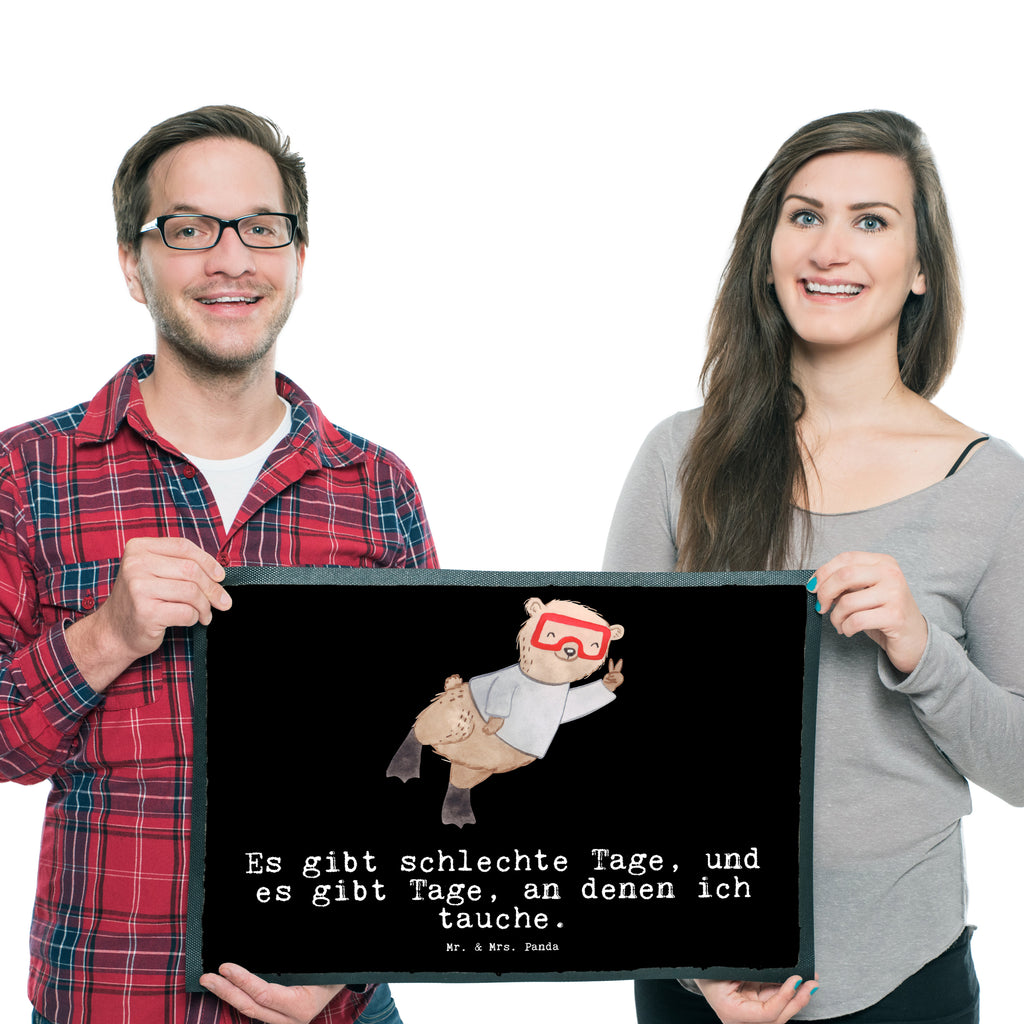 Fußmatte Bär Tauchen Tage Türvorleger, Schmutzmatte, Fußabtreter, Matte, Schmutzfänger, Fußabstreifer, Schmutzfangmatte, Türmatte, Motivfußmatte, Haustürmatte, Vorleger, Geschenk, Sport, Sportart, Hobby, Schenken, Danke, Dankeschön, Auszeichnung, Gewinn, Sportler, Tauchen, schnorcheln, Tauchgang, Tauchschule, Diving, Dive