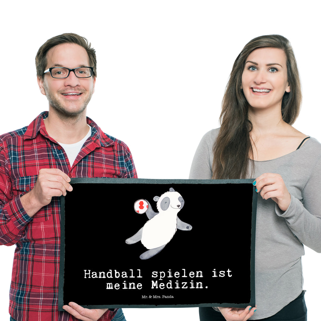 Fußmatte Panda Handball spielen Medizin Handball spielen, Handball Turnier, Handball Club, Handball Verein Türvorleger, Schmutzmatte, Fußabtreter, Matte, Schmutzfänger, Fußabstreifer, Schmutzfangmatte, Türmatte, Motivfußmatte,  Haustürmatte, Vorleger  Geschenk, Sport, Sportart, Hobby, Schenken, Danke, Dankeschön, Auszeichnung, Gewinn, Sportler