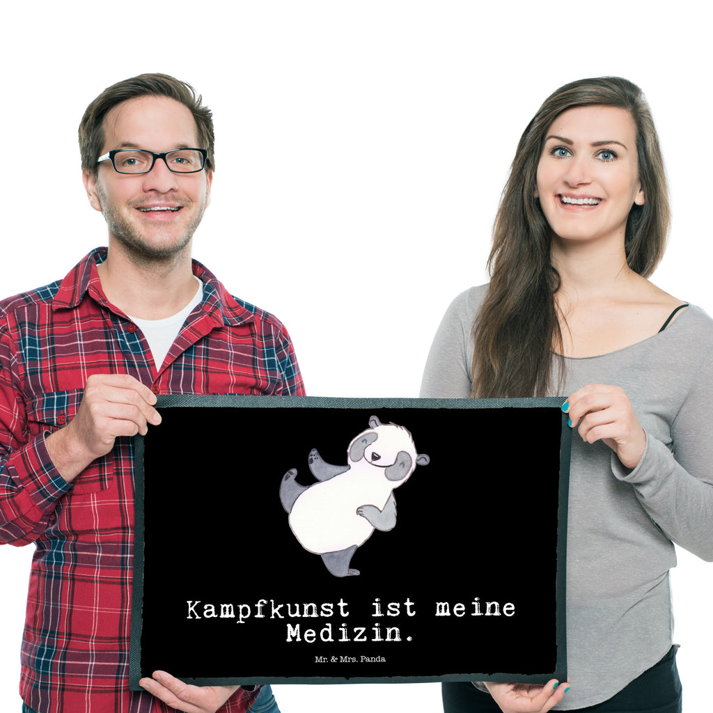 Fußmatte Panda Kampfkunst Medizin Kampfkunst, Kampfsportarten, Selbstverteidigung Türvorleger, Schmutzmatte, Fußabtreter, Matte, Schmutzfänger, Fußabstreifer, Schmutzfangmatte, Türmatte, Motivfußmatte,  Haustürmatte, Vorleger  Geschenk, Sport, Sportart, Hobby, Schenken, Danke, Dankeschön, Auszeichnung, Gewinn, Sportler