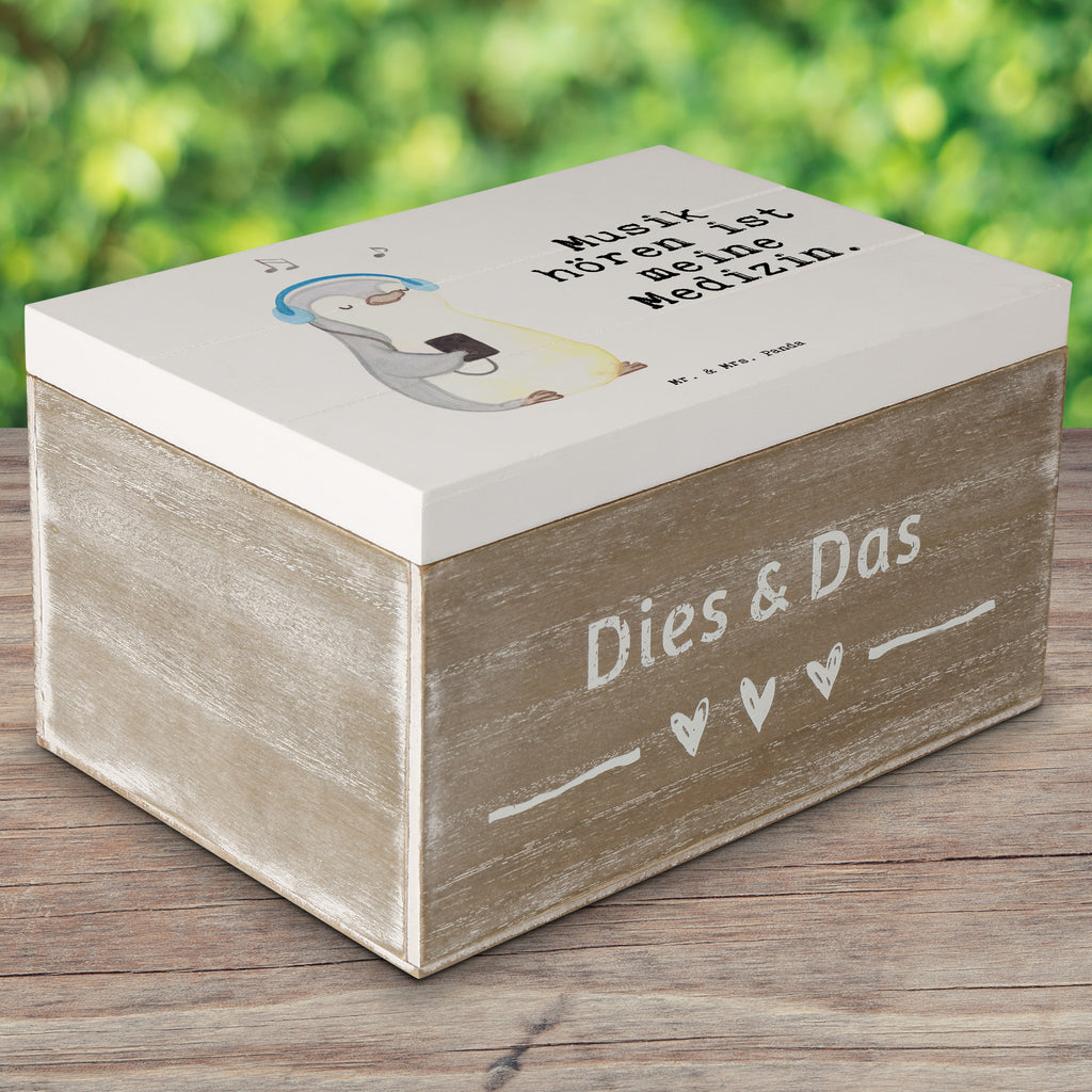 Holzkiste Pinguin Musik hören Medizin Holzkiste, Kiste, Schatzkiste, Truhe, Schatulle, XXL, Erinnerungsbox, Erinnerungskiste, Dekokiste, Aufbewahrungsbox, Geschenk, Sport, Sportart, Hobby, Schenken, Danke, Dankeschön, Auszeichnung, Gewinn, Sportler, Musik hören, Lieblingssong