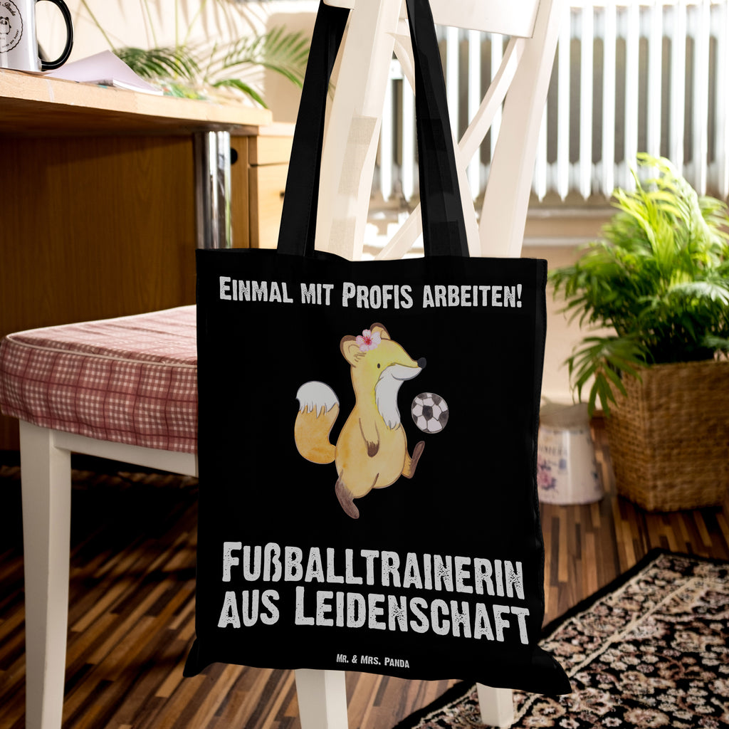 Tragetasche Fußballtrainerin aus Leidenschaft Beuteltasche, Beutel, Einkaufstasche, Jutebeutel, Stoffbeutel, Beruf, Ausbildung, Jubiläum, Abschied, Rente, Kollege, Kollegin, Geschenk, Schenken, Arbeitskollege, Mitarbeiter, Firma, Danke, Dankeschön, Fußballtrainerin, Fußballspiel, Glücksbringer, Verein Fußball