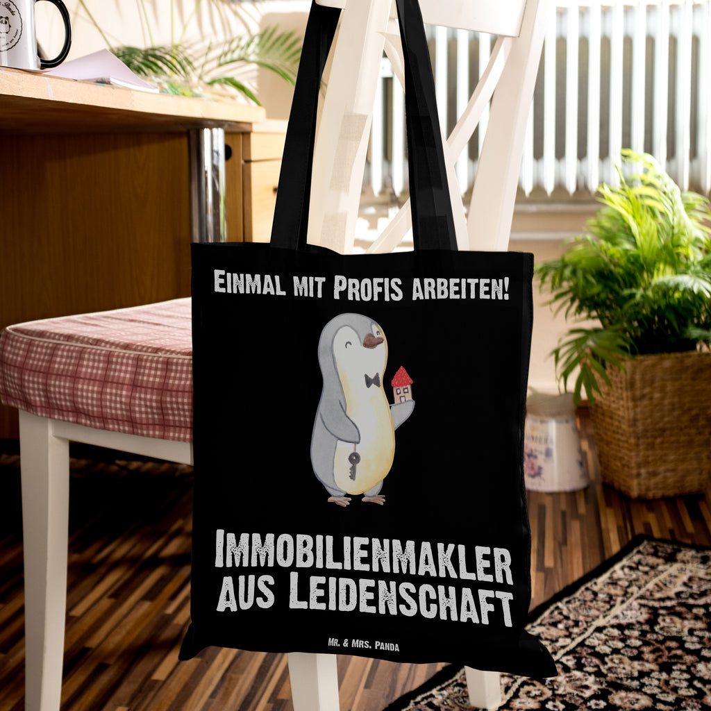 Tragetasche Immobilienmakler aus Leidenschaft Beuteltasche, Beutel, Einkaufstasche, Jutebeutel, Stoffbeutel, Beruf, Ausbildung, Jubiläum, Abschied, Rente, Kollege, Kollegin, Geschenk, Schenken, Arbeitskollege, Mitarbeiter, Firma, Danke, Dankeschön, Immobilienmakler, Immobilienhändler, Immobilienkaufmann, Immobilienbüro