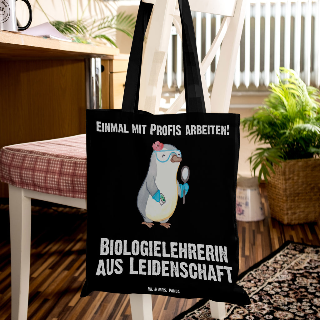 Tragetasche Biologielehrerin aus Leidenschaft Beuteltasche, Beutel, Einkaufstasche, Jutebeutel, Stoffbeutel, Beruf, Ausbildung, Jubiläum, Abschied, Rente, Kollege, Kollegin, Geschenk, Schenken, Arbeitskollege, Mitarbeiter, Firma, Danke, Dankeschön, Biologielehrerin, Biolehrerin, Biounterricht, Biologie, Schule, Grundschule