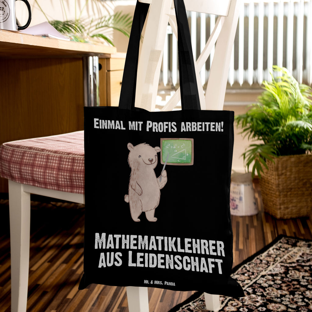 Tragetasche Mathematiklehrer aus Leidenschaft Beuteltasche, Beutel, Einkaufstasche, Jutebeutel, Stoffbeutel, Beruf, Ausbildung, Jubiläum, Abschied, Rente, Kollege, Kollegin, Geschenk, Schenken, Arbeitskollege, Mitarbeiter, Firma, Danke, Dankeschön, Mathematiklehrer, Lehramtstudent, Referendariat, Mathelehrer, Matheunterricht