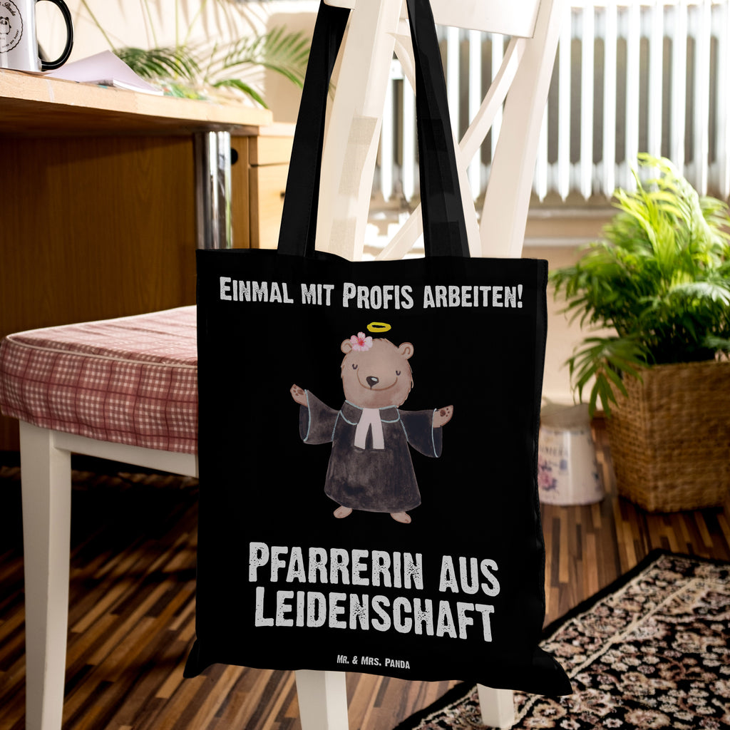 Tragetasche Pfarrerin aus Leidenschaft Beuteltasche, Beutel, Einkaufstasche, Jutebeutel, Stoffbeutel, Beruf, Ausbildung, Jubiläum, Abschied, Rente, Kollege, Kollegin, Geschenk, Schenken, Arbeitskollege, Mitarbeiter, Firma, Danke, Dankeschön, Pastorin, Dienerin Gottes<br />Geistliche, Pfarrerin, Predigerin<br />Priesterin, Theologin, Kirche