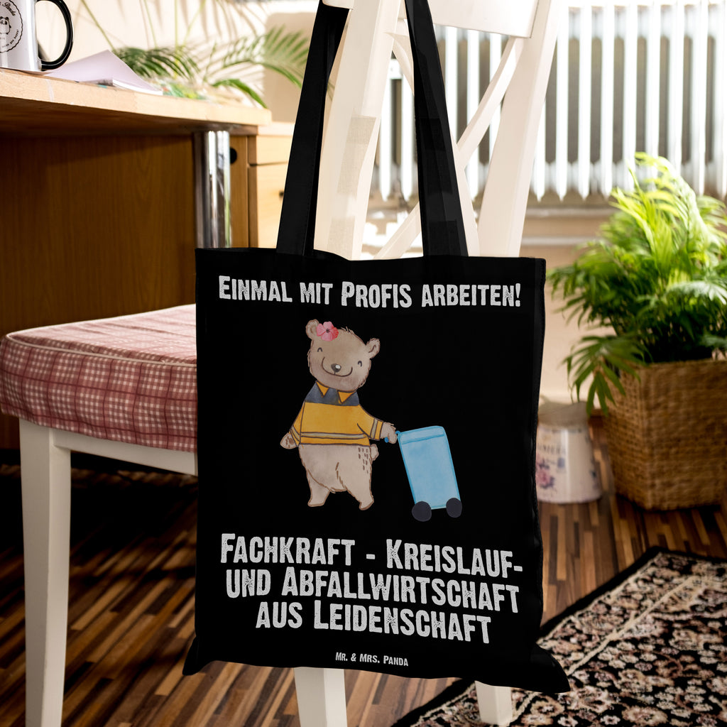 Tragetasche Fachkraft - Kreislauf- und Abfallwirtschaft aus Leidenschaft Beuteltasche, Beutel, Einkaufstasche, Jutebeutel, Stoffbeutel, Beruf, Ausbildung, Jubiläum, Abschied, Rente, Kollege, Kollegin, Geschenk, Schenken, Arbeitskollege, Mitarbeiter, Firma, Danke, Dankeschön, Müllwerker, Fachkraft Kreislauf- und Abfallwirtschaft, Müllentsorger, Kehrichtmann, Müllmann, Müllfahrer