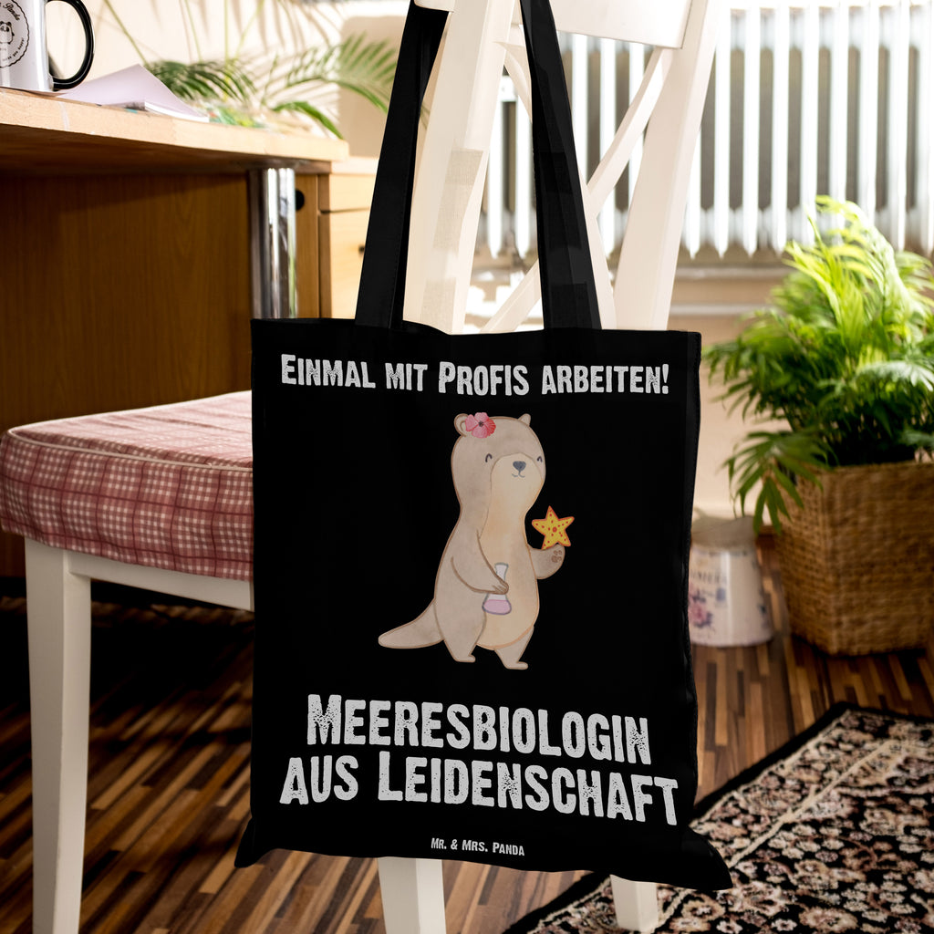 Tragetasche Meeresbiologin aus Leidenschaft Beuteltasche, Beutel, Einkaufstasche, Jutebeutel, Stoffbeutel, Beruf, Ausbildung, Jubiläum, Abschied, Rente, Kollege, Kollegin, Geschenk, Schenken, Arbeitskollege, Mitarbeiter, Firma, Danke, Dankeschön, Meeresbiologin, Meereskundlerin, Naturwissenschaftlerin, Meeresforscherin, maritime Forschung, Studium