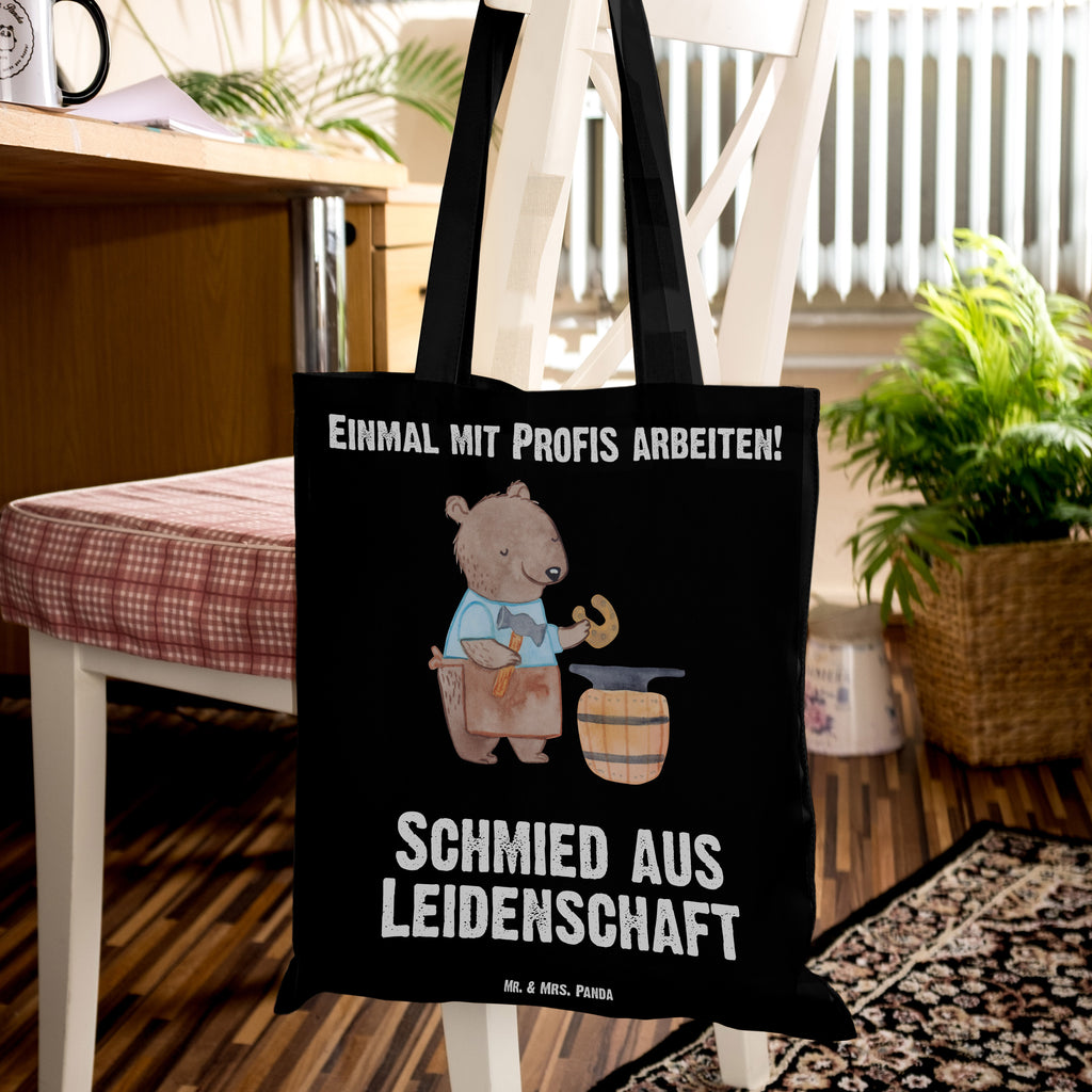 Tragetasche Schmied aus Leidenschaft Beuteltasche, Beutel, Einkaufstasche, Jutebeutel, Stoffbeutel, Beruf, Ausbildung, Jubiläum, Abschied, Rente, Kollege, Kollegin, Geschenk, Schenken, Arbeitskollege, Mitarbeiter, Firma, Danke, Dankeschön