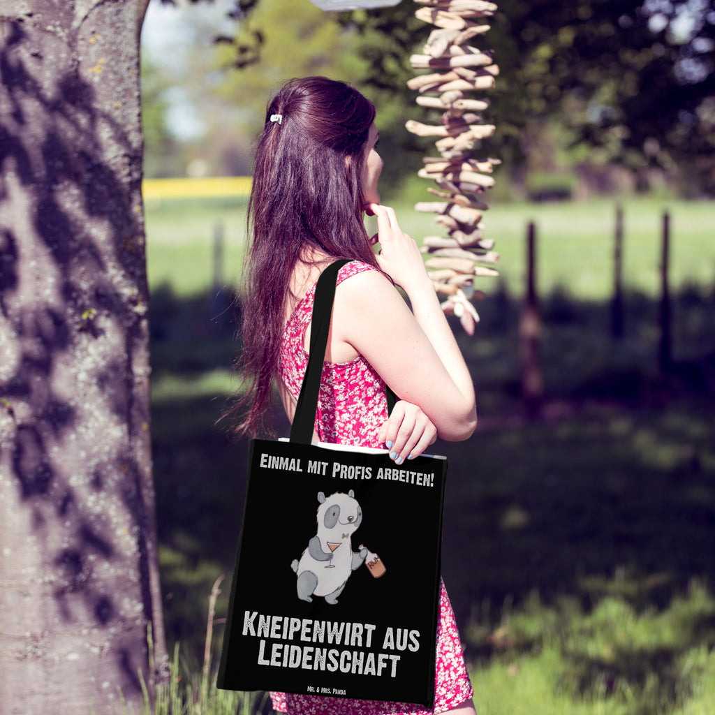 Tragetasche Kneipenwirt aus Leidenschaft Beuteltasche, Beutel, Einkaufstasche, Jutebeutel, Stoffbeutel, Beruf, Ausbildung, Jubiläum, Abschied, Rente, Kollege, Kollegin, Geschenk, Schenken, Arbeitskollege, Mitarbeiter, Firma, Danke, Dankeschön, Kneipenwirt, Gastwirt, Gaststätte, Kneipe, Eröffnung, Barkeeper, Bartender, Rum, Bar