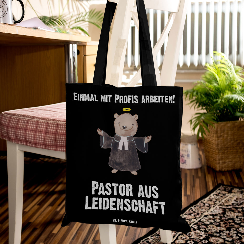 Tragetasche Pastor aus Leidenschaft Beuteltasche, Beutel, Einkaufstasche, Jutebeutel, Stoffbeutel, Beruf, Ausbildung, Jubiläum, Abschied, Rente, Kollege, Kollegin, Geschenk, Schenken, Arbeitskollege, Mitarbeiter, Firma, Danke, Dankeschön, Pastor, Diener Gottes<br />Geistlicher, Pfarrer, Prediger<br />Priester, Theologe, Kirche
