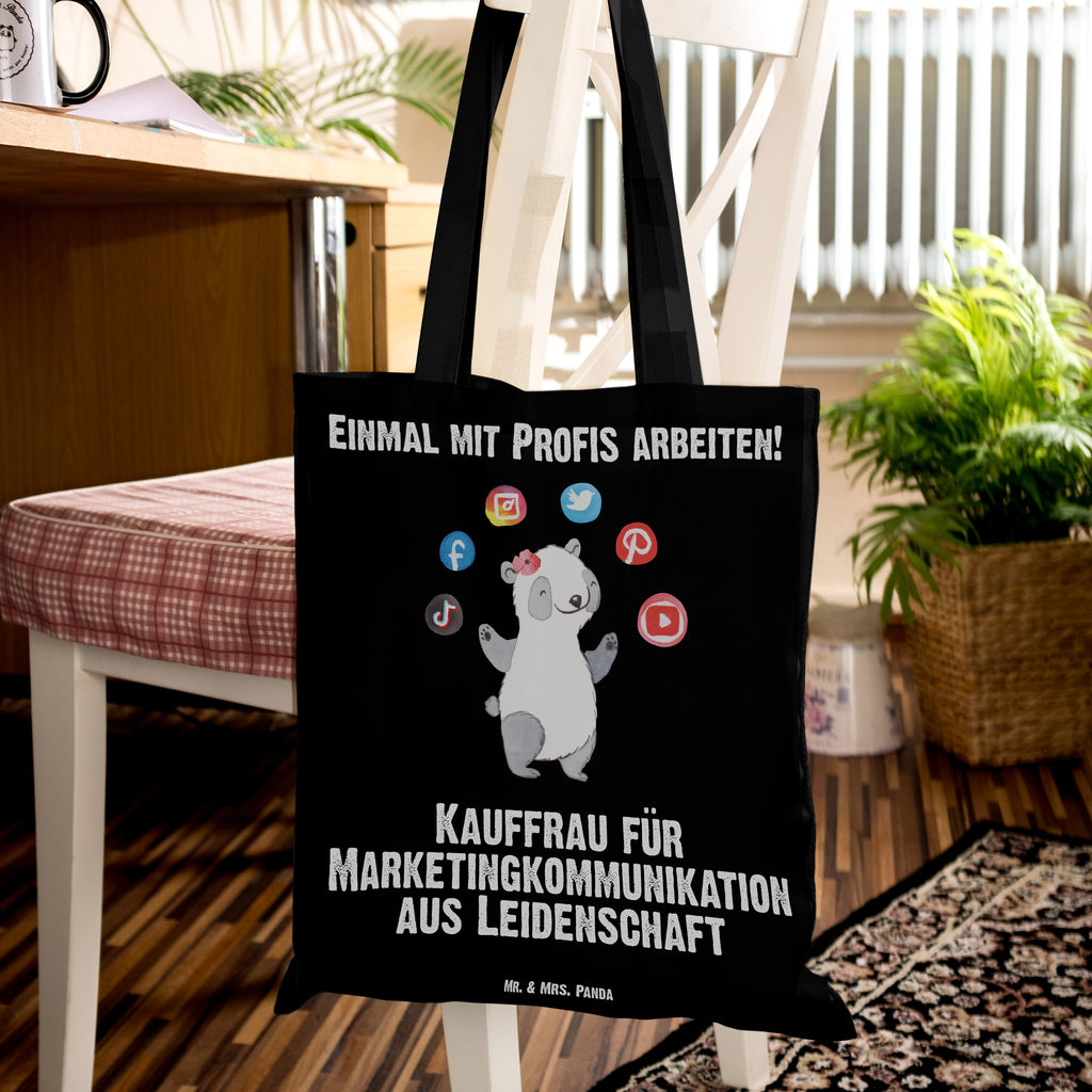 Tragetasche Kauffrau für Marketingkommunikation aus Leidenschaft Beuteltasche, Beutel, Einkaufstasche, Jutebeutel, Stoffbeutel, Beruf, Ausbildung, Jubiläum, Abschied, Rente, Kollege, Kollegin, Geschenk, Schenken, Arbeitskollege, Mitarbeiter, Firma, Danke, Dankeschön