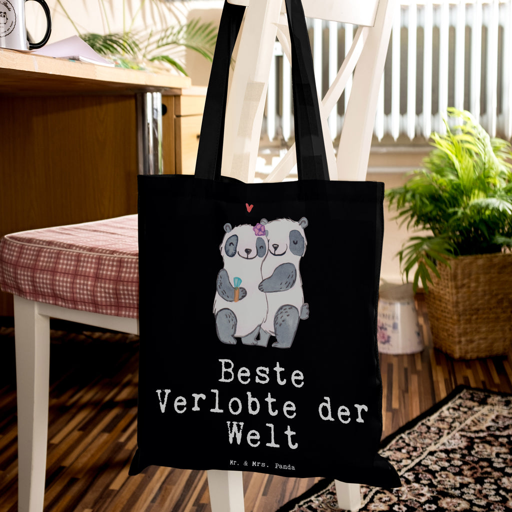 Tragetasche Panda Beste Verlobte der Welt Beuteltasche, Beutel, Einkaufstasche, Jutebeutel, Stoffbeutel, für, Dankeschön, Geschenk, Schenken, Geburtstag, Geburtstagsgeschenk, Geschenkidee, Danke, Bedanken, Mitbringsel, Freude machen, Geschenktipp, Verlobte, Verloben, Verlobung, Traumfrau, Frau, Freundin, Ehefrau, Zukünftige, Hochzeit, Ehe